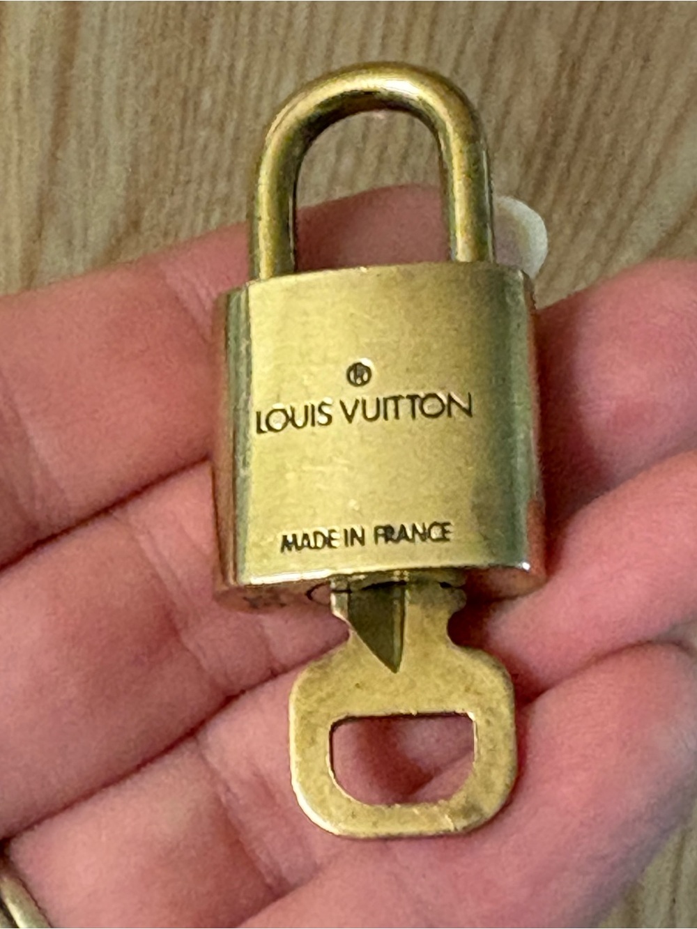 Auth Louis Vuitton Lock and Key 315 - Picture 3 of 6
